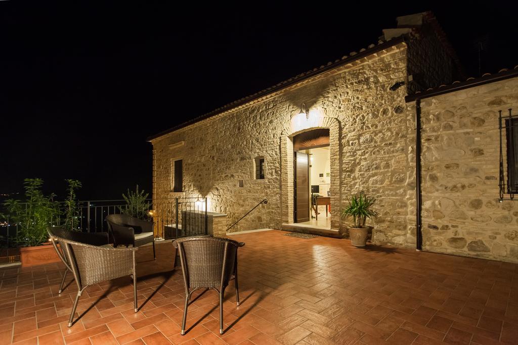 A Casa Nostra Residenza Di Charme Bed & Breakfast Candela Bagian luar foto