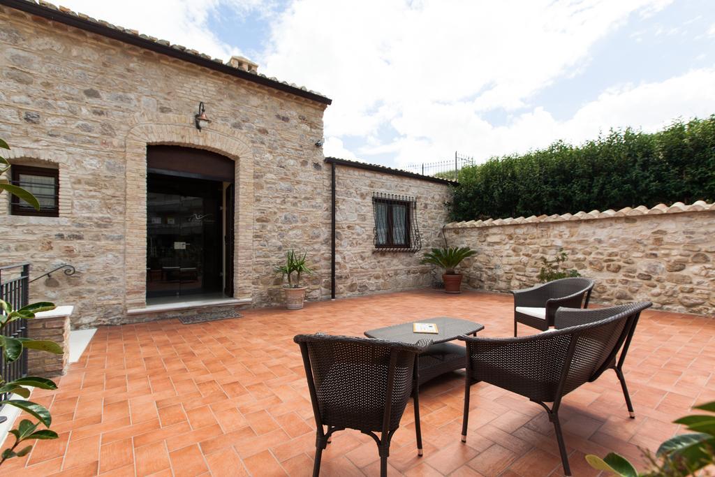 A Casa Nostra Residenza Di Charme Bed & Breakfast Candela Bagian luar foto