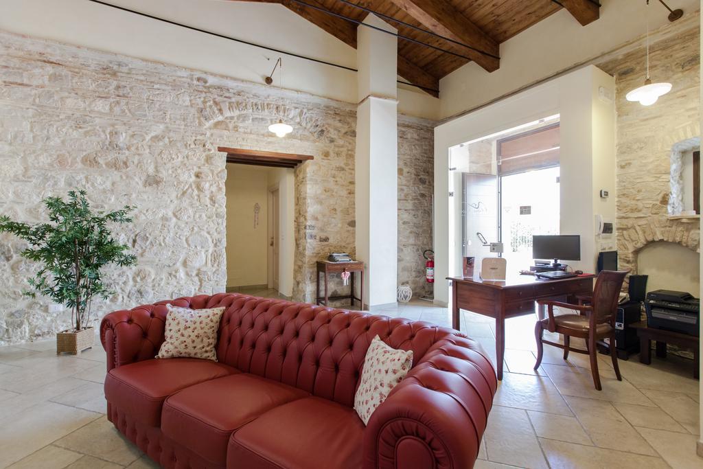 A Casa Nostra Residenza Di Charme Bed & Breakfast Candela Bagian luar foto