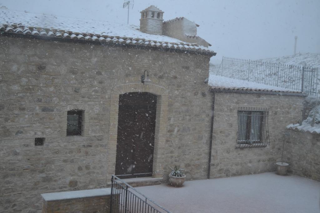 A Casa Nostra Residenza Di Charme Bed & Breakfast Candela Bagian luar foto