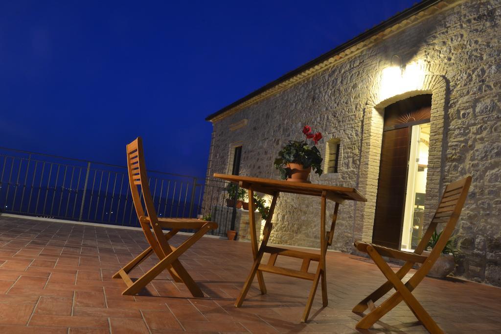 A Casa Nostra Residenza Di Charme Bed & Breakfast Candela Bagian luar foto