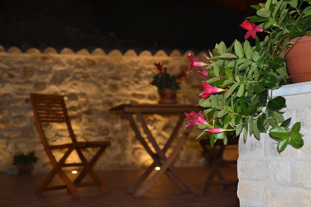 A Casa Nostra Residenza Di Charme Bed & Breakfast Candela Bagian luar foto
